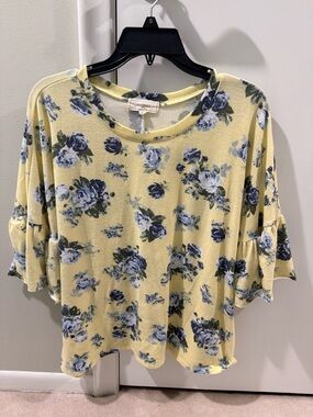 No Comment NY LA Ruffle Sleeve Women’s short sleeve sweater - Yellow & Blue